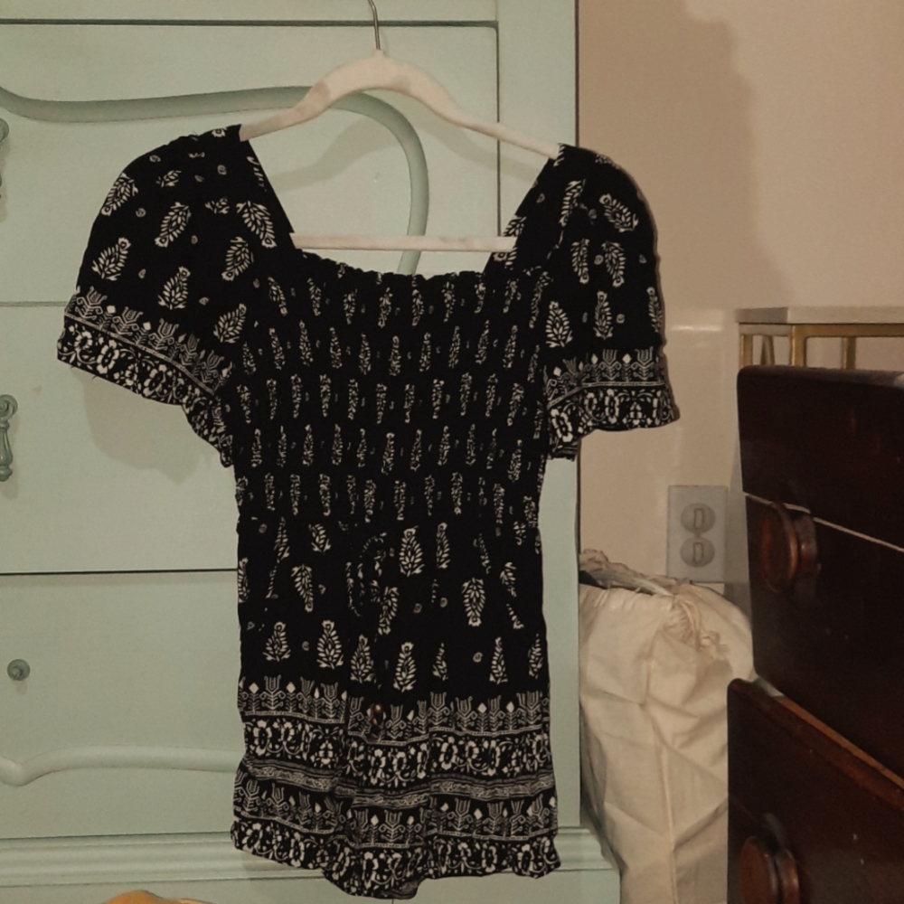Brand:Angie girls,Size:medium kids, Color:black and white